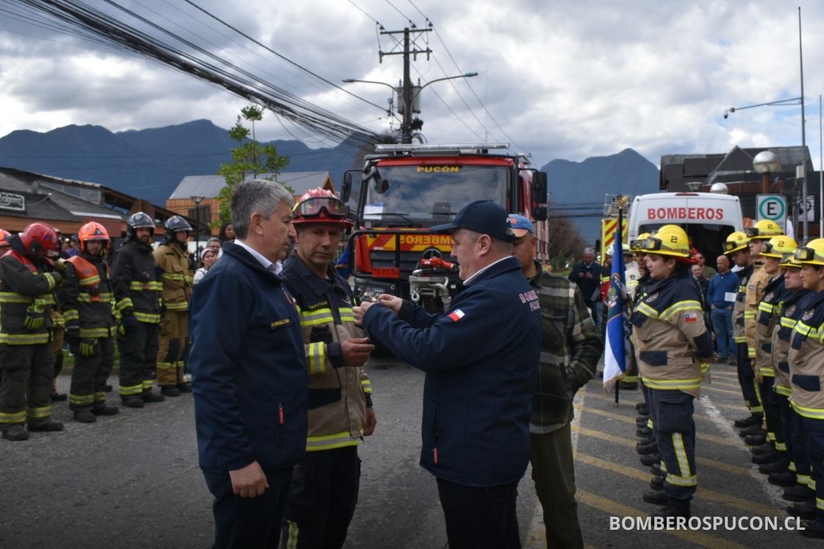 pucon segunda compañia bomberos acreditada recibe nuevo carro forestal