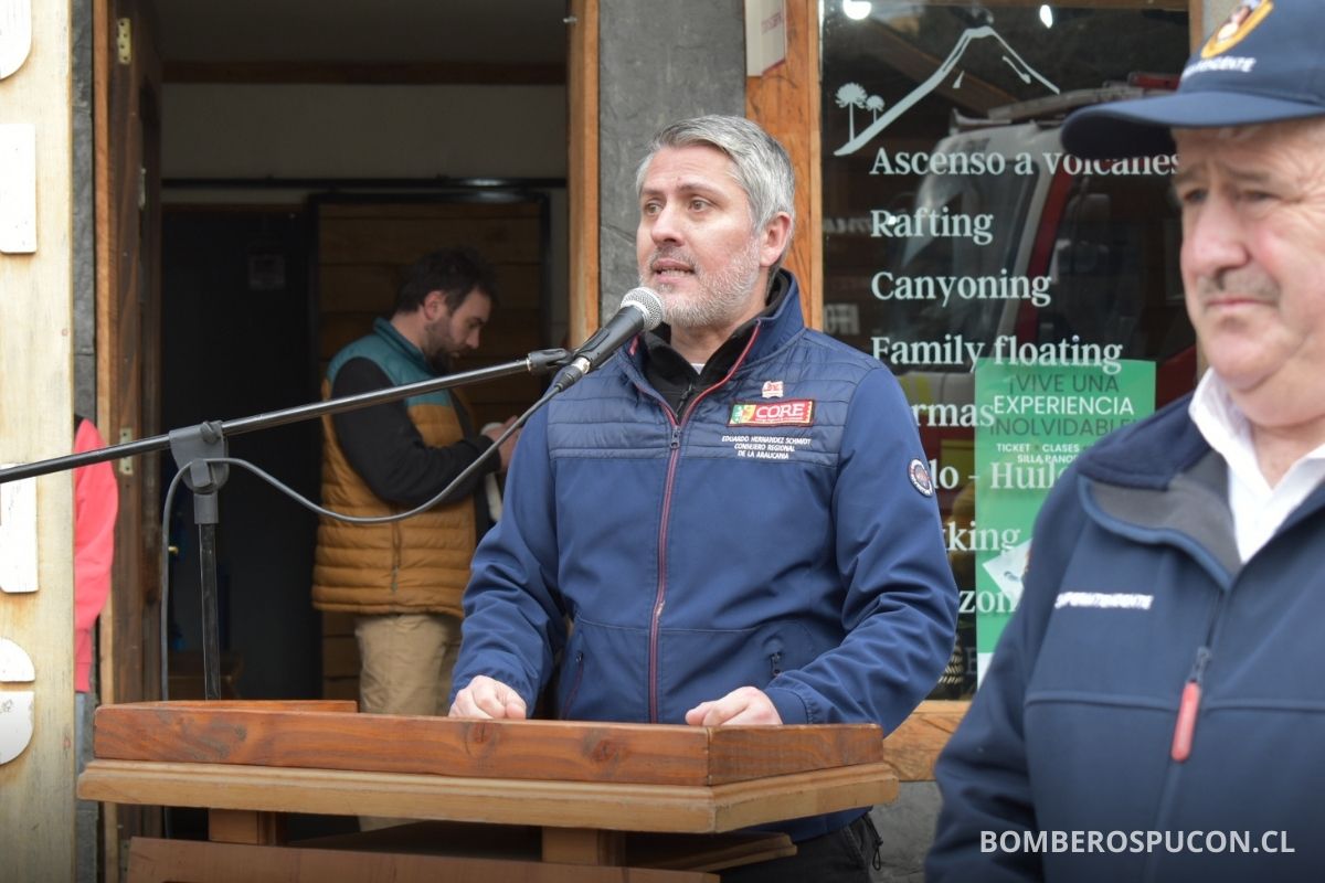 segunda compañia bomberos pucon acreditada recibe nuevo carro forestal agosto 2025
