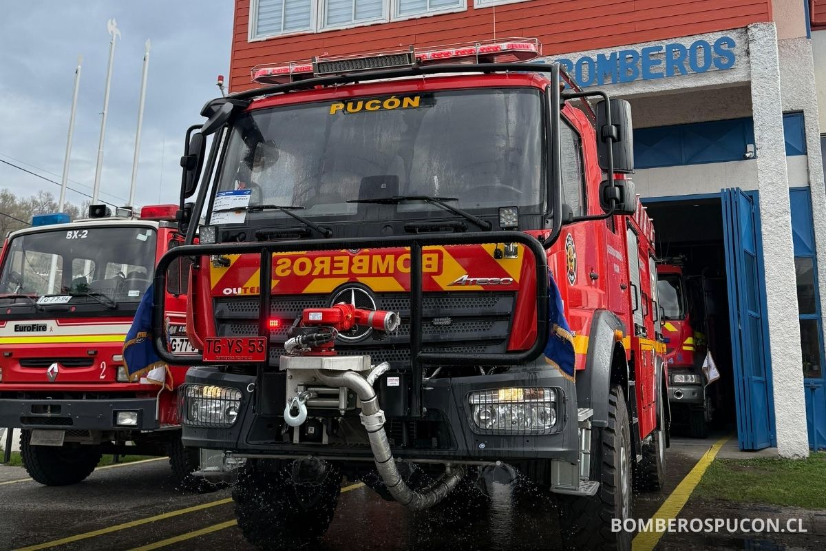 segunda compañia bomberos pucon recibe nuevo carro forestal en agosto 2025