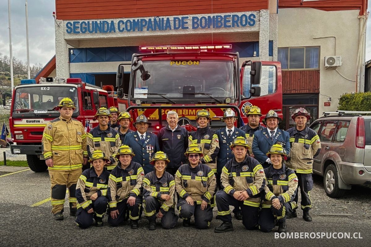 segunda compañia bomberos pucon - recibe nuevo carro forestal